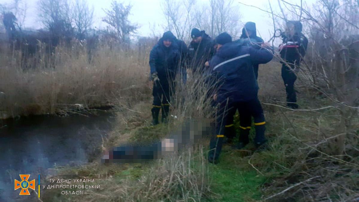 В Каменском из канала достали труп мужчины