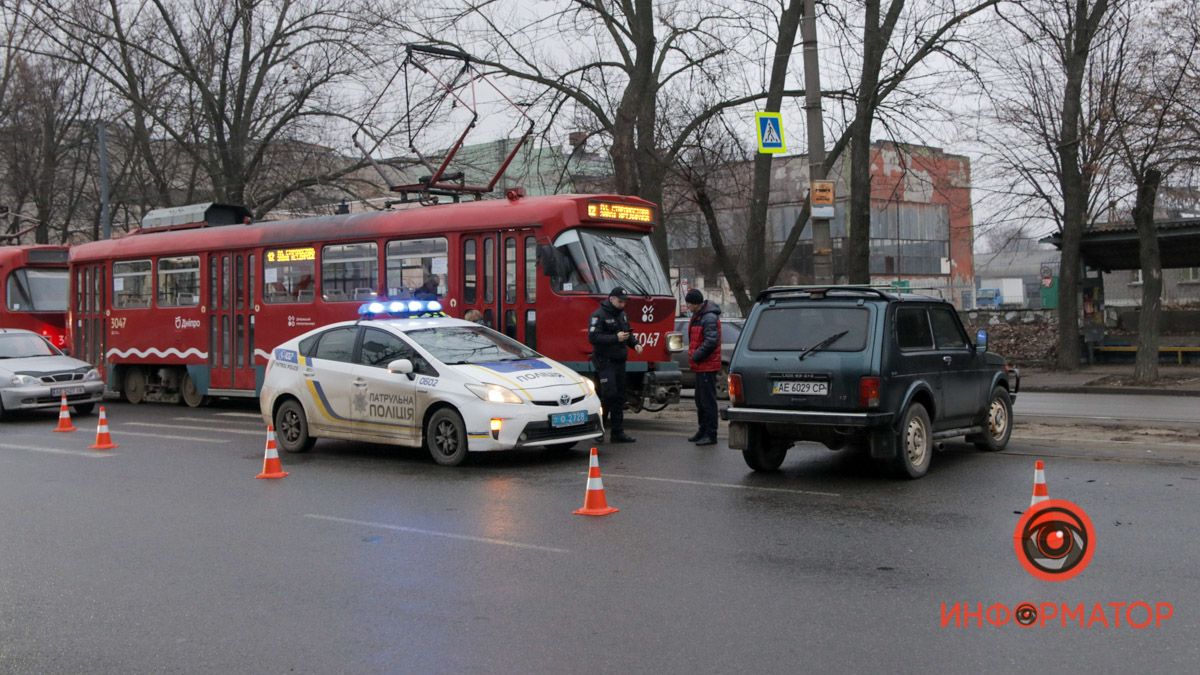 В Днепре на проспекте Богдана Хмельницкого Нива сбила женщину: ее забрала скорая