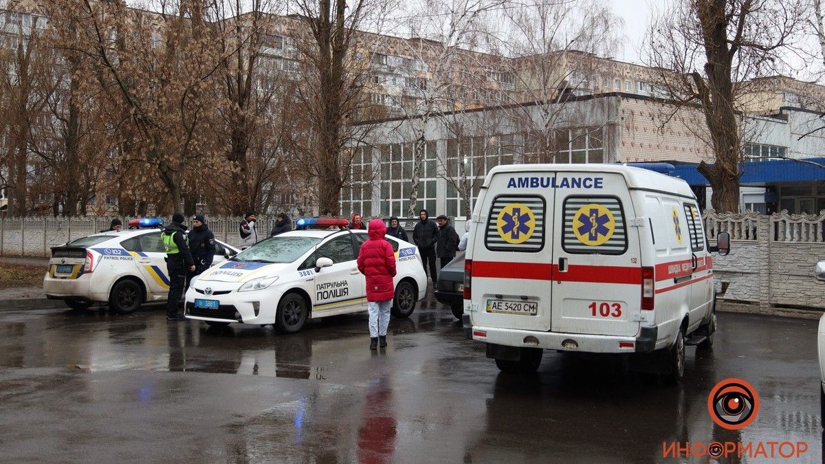 Полиция, спасатели и медики возле школы №111 в Днепре: что произошло