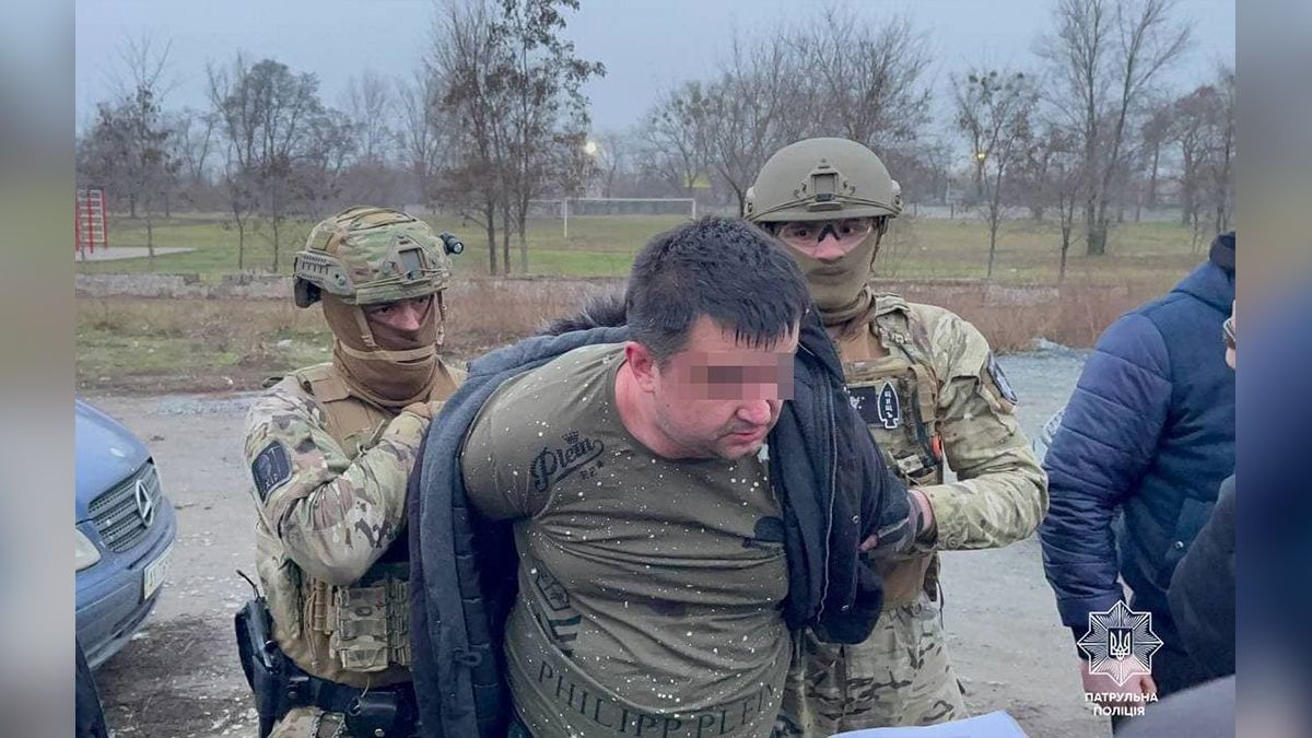 В Новомосковске задержали скандального блогера из Днепра, который плюнул в лицо полицейскому: комментарий полиции