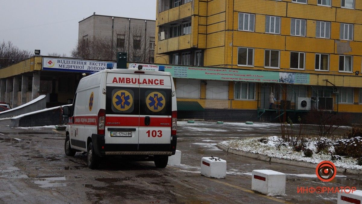 В Днепре мужчина выпрыгнул с 7 этажа больницы и выжил
