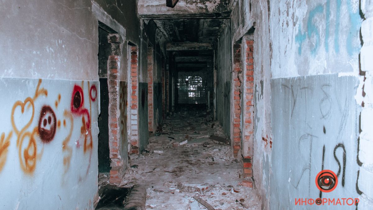 Жуткий или чарующий: как выглядит заброшенный винный завод в Днепре