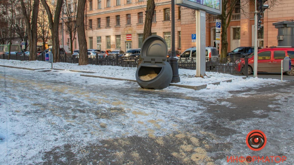 Заммэра Днепра рассказал, для чего нужны "серые ракушки", которые установили в городе