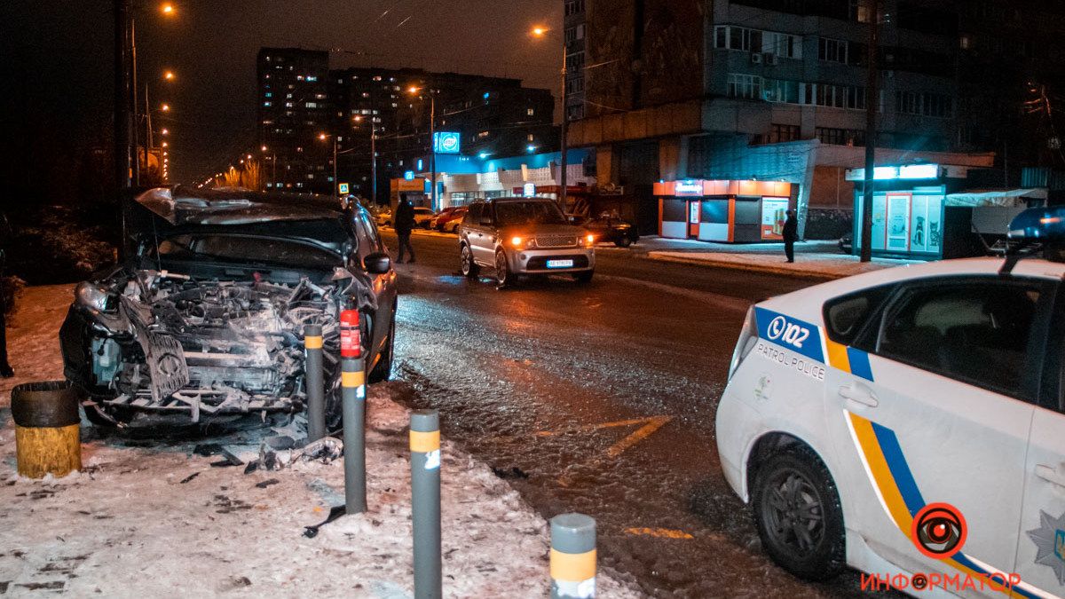 В Днепре на Маршала Малиновского ДТП с пострадавшими: столкнулись Range Rover и Nissan
