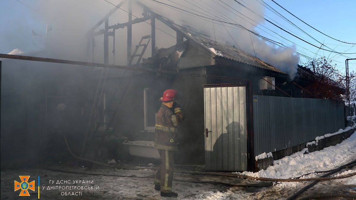 В Днепре на Большой Диевской горел частный дом