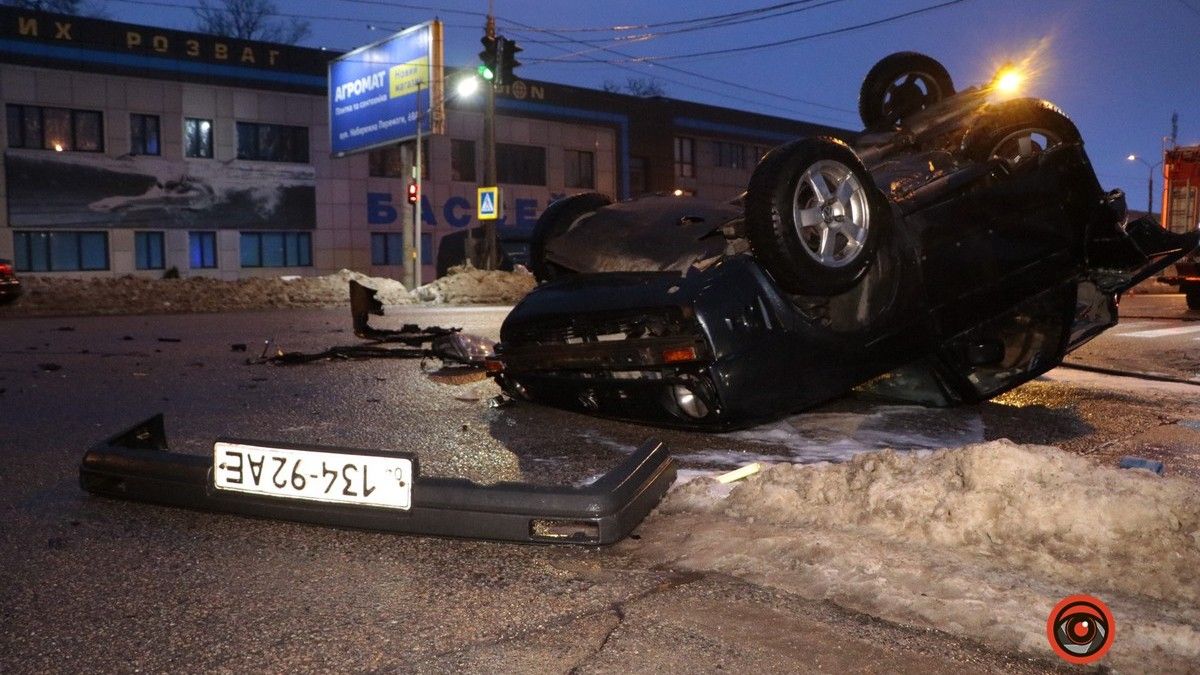 В Днепре на Запорожском Шоссе пьяный водитель на Volkswagen спровоцировал ДТП: пострадали люди