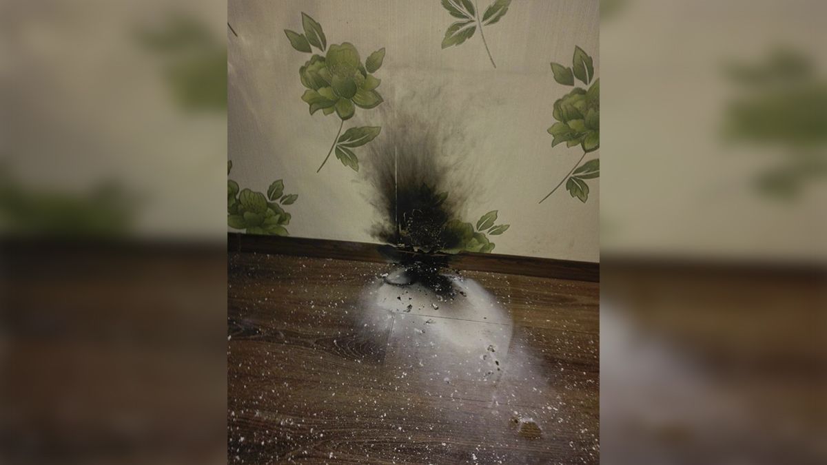 В Марганце фейерверк залетел в окно квартиры