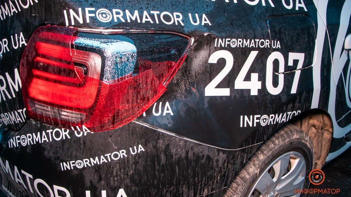 В Днепре вандалы повредили машину Информатора: видео момента