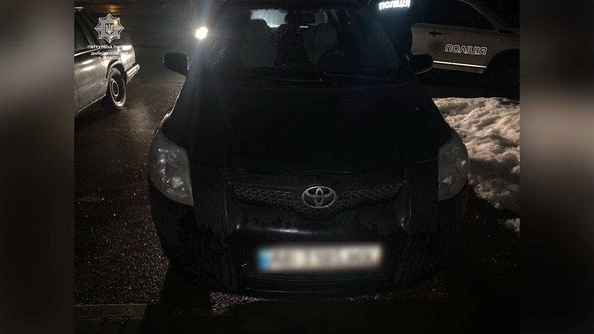 В Днепре мужчина угнал автомобиль Toyota и угрожал его уничтожить