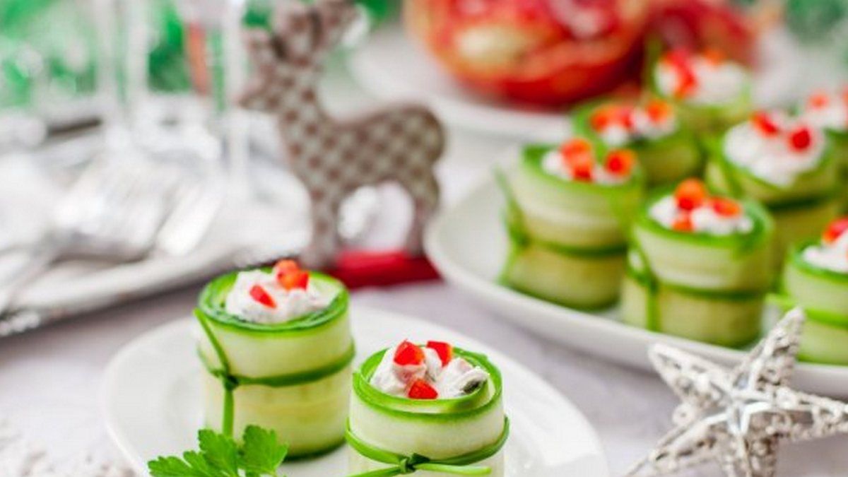 Простые и вкусные рецепты: как приготовить огуречные роллы с семгой и сыром