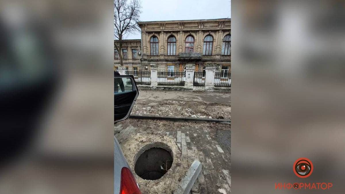 В Днепре на Старокозацкой мужчина упал в люк на глубину трех метров