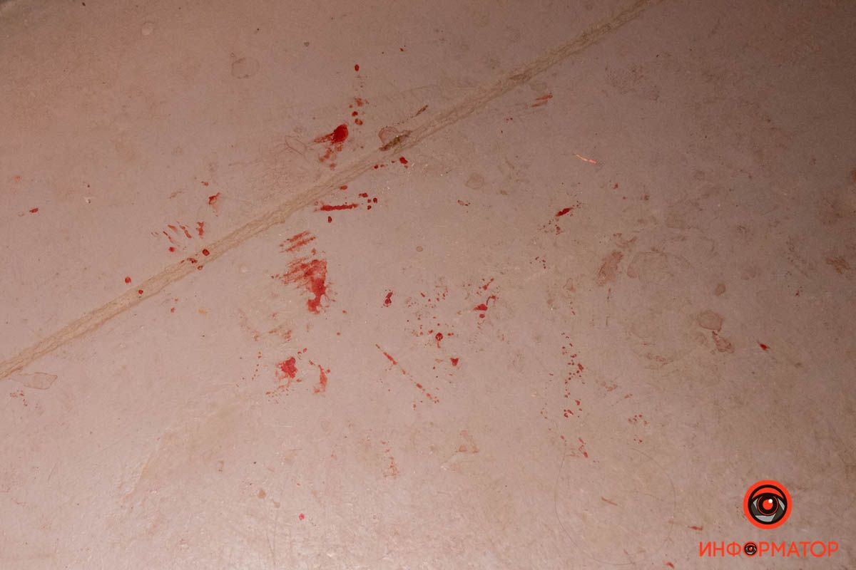 В Днепре парень ударил девушку ножом в шею из-за предложения расстаться