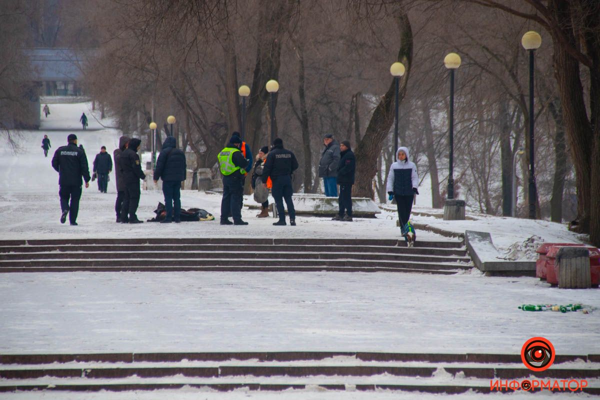 В Днепре в парке Глобы обнаружили труп мужчины
