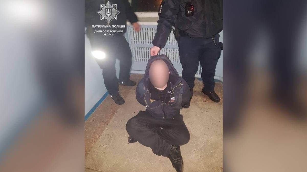 В Днепре мужчина грабил офис и попал на камеры наблюдения
