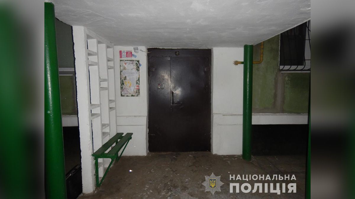 В Никополе 54-летний мужчина зарезал брата и два дня находился в квартире с телом