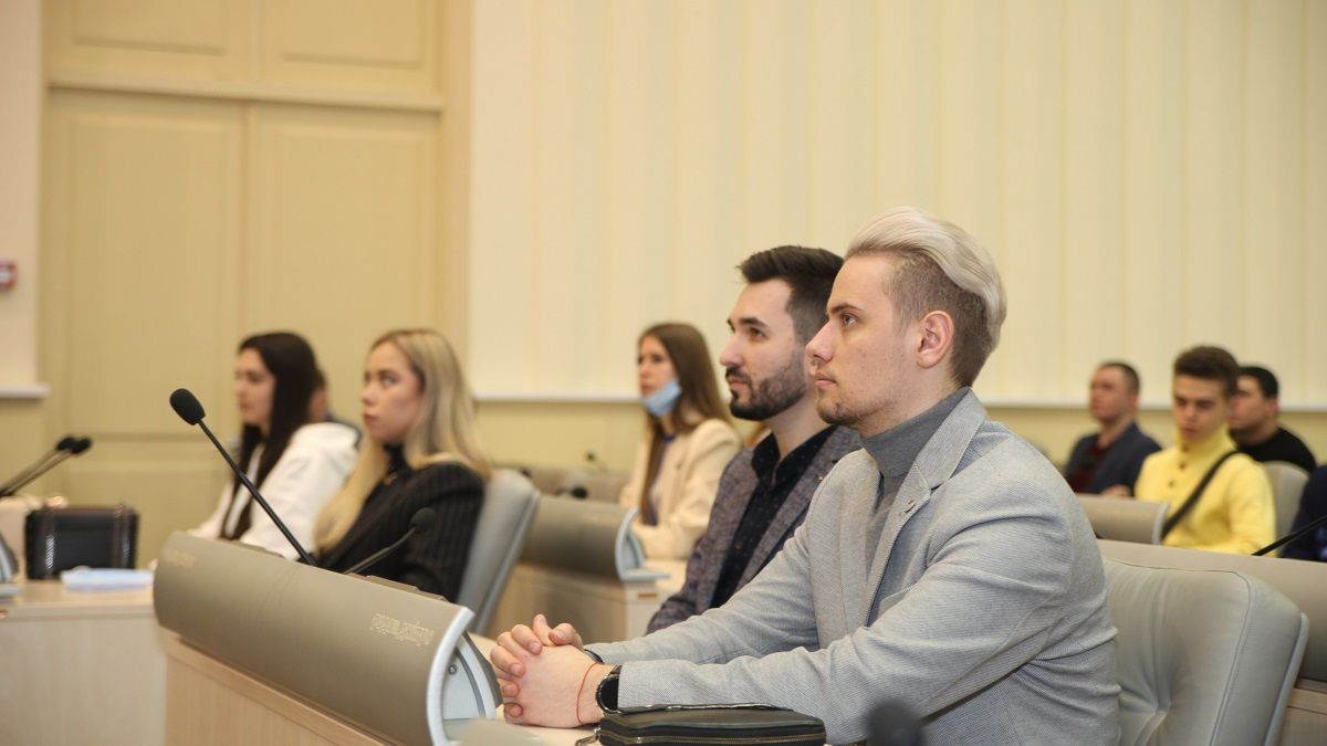 Студенты Школы молодого политика «ЗА_ЖИгай» побывали в облсовете и музее истории развития самоуправления Днепропетровщины