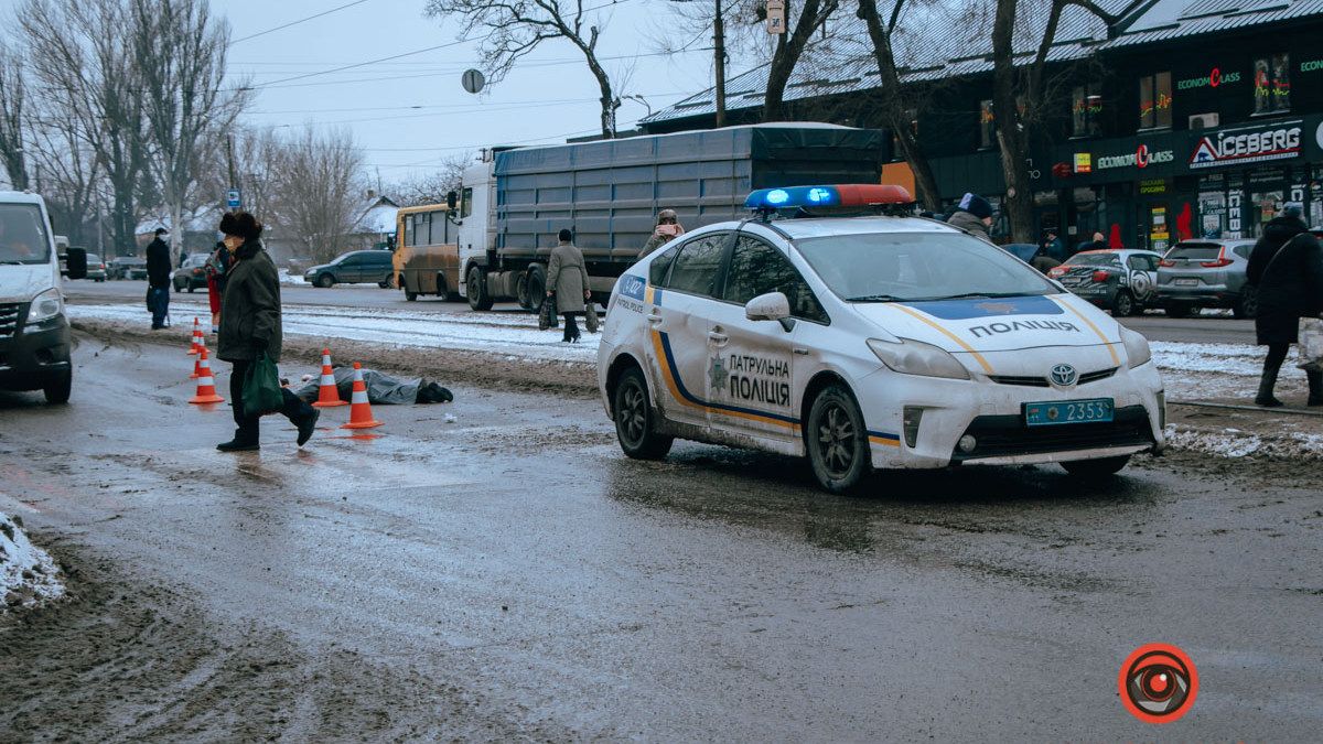 В Днепре на Мазепы грузовик насмерть сбил женщину