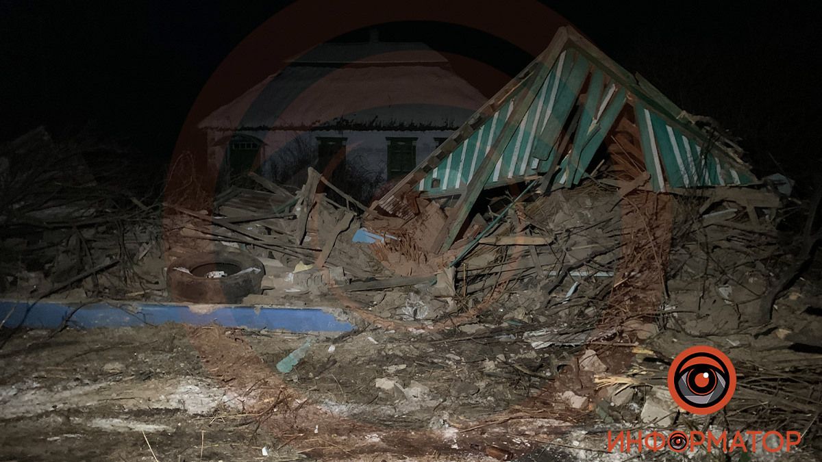 В Днепропетровской области фура вылетела с трассы и снесла дом