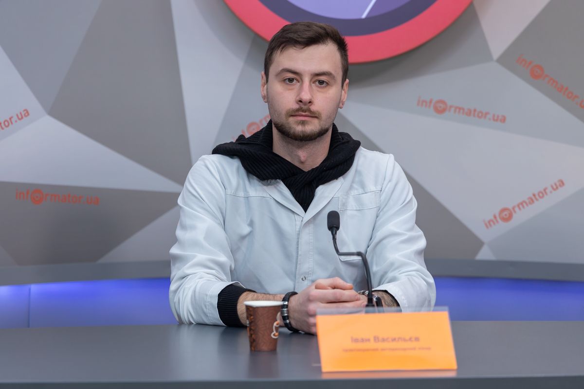 Як привчати до дисципліни котів (не псувати речі та ходити до лотка) та що робити з "диверсантами"