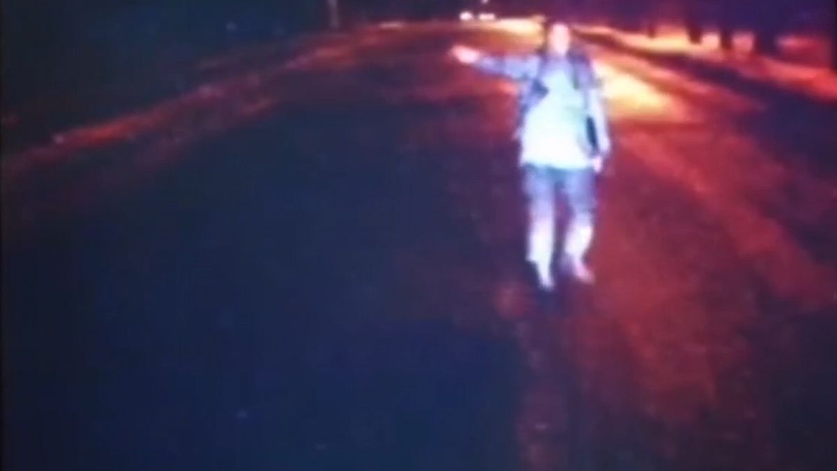Стрельба на "Южмаше": появилось видео, как вероятный стрелок ловит попутку