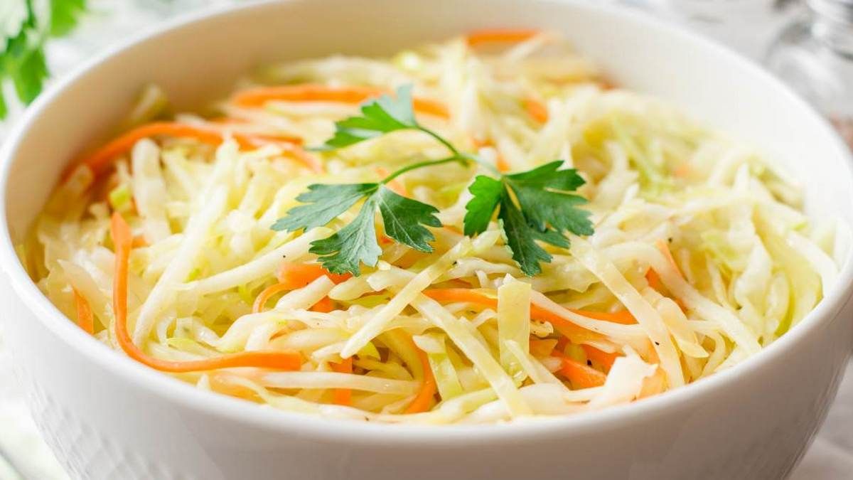Простые и вкусные рецепты: как приготовить салат из свежей капусты