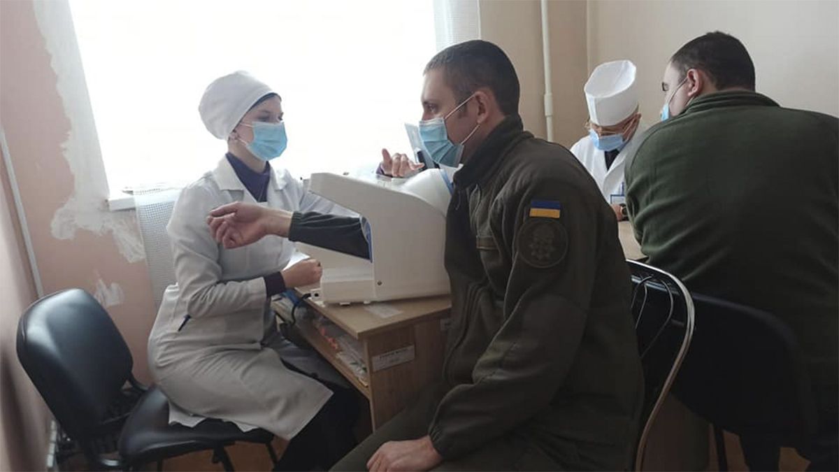 В Днепре сдают кровь для раненных в стрельбе на "Южмаше"