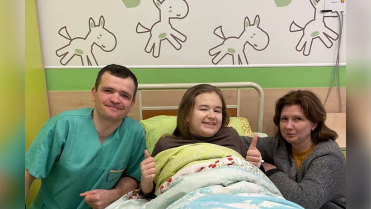 В Днепре 13-летняя девочка упала с коня: ее прооперировали