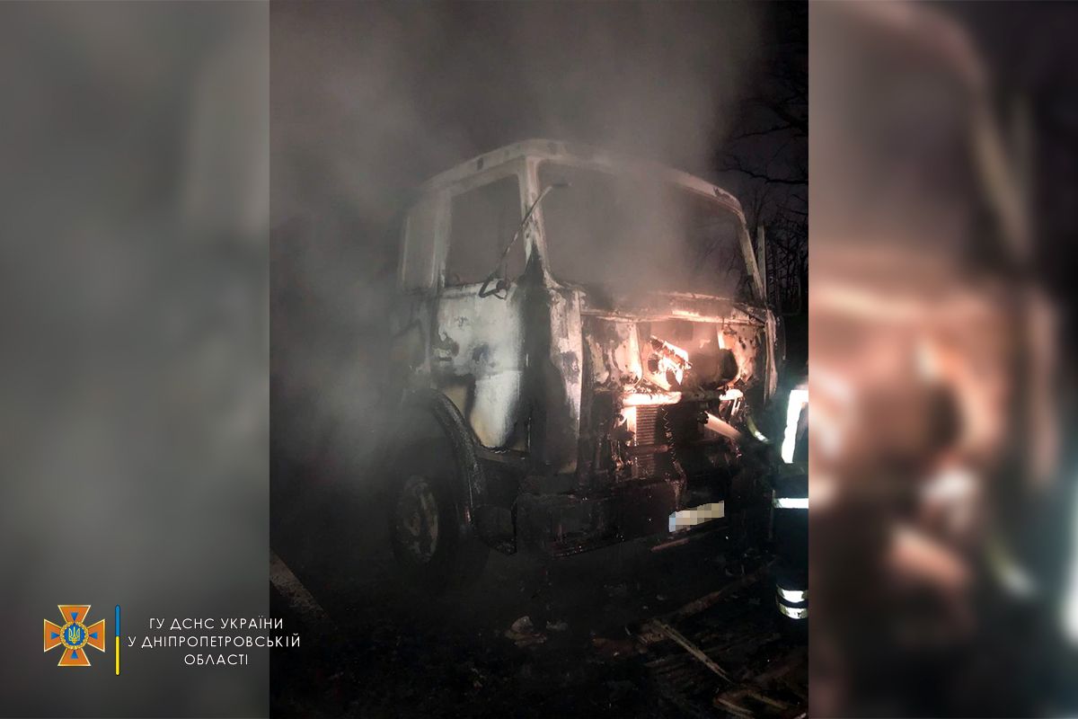 На шоссе в Кривом Роге горел грузовик МАЗ