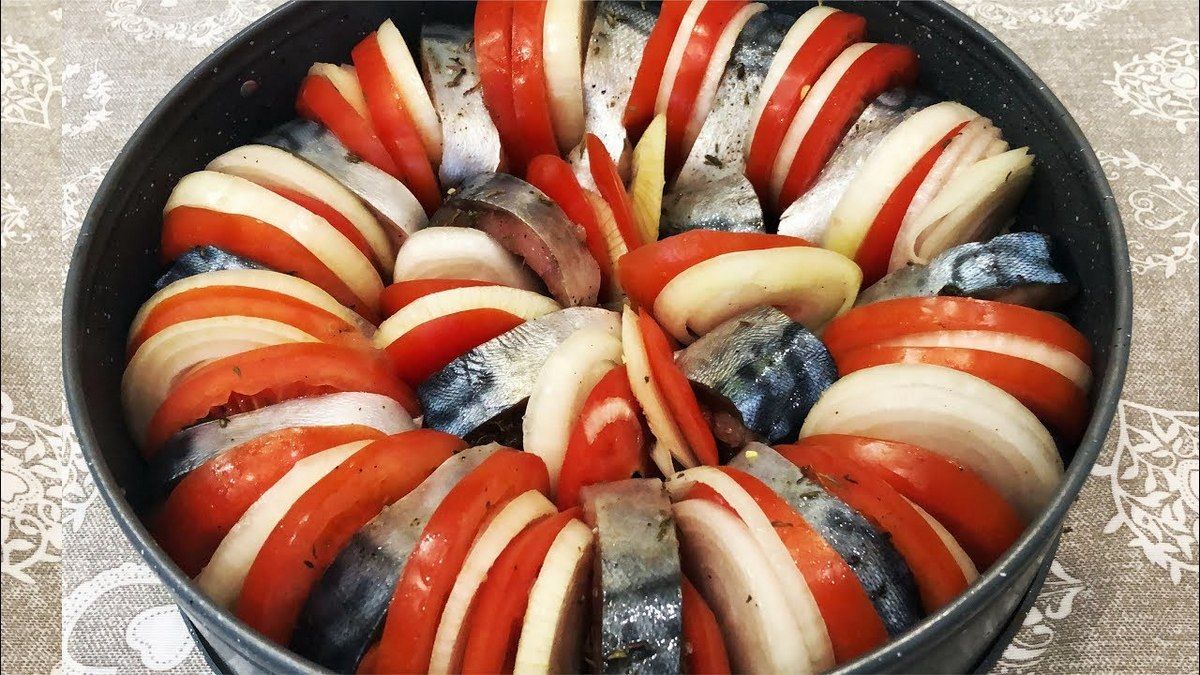 Простые и вкусные рецепты: как приготовить скумбрию с овощами
