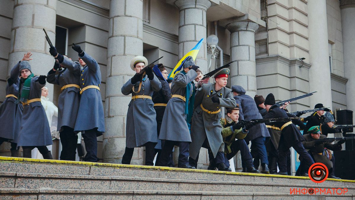 В Днепре на Вокзальной площади почтили память Героев Крут