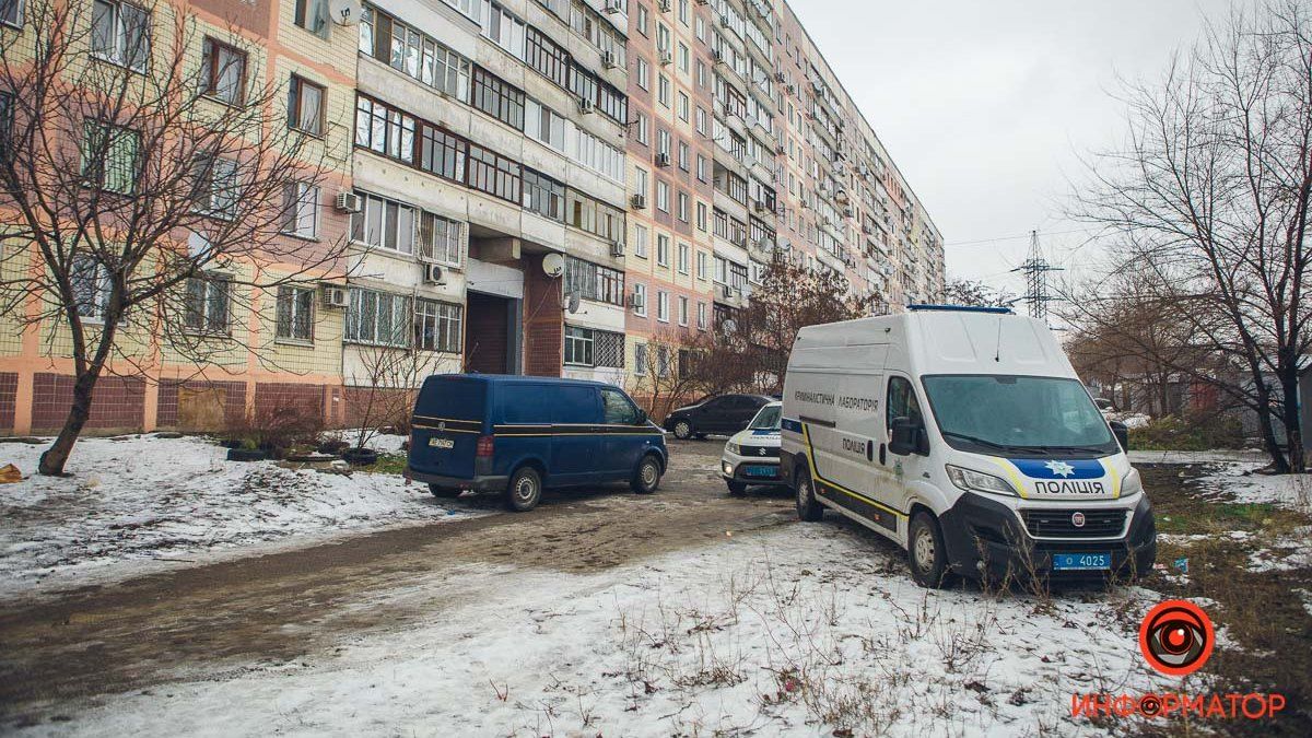 В Днепре на Красном Камне женщина выпала из окна седьмого этажа
