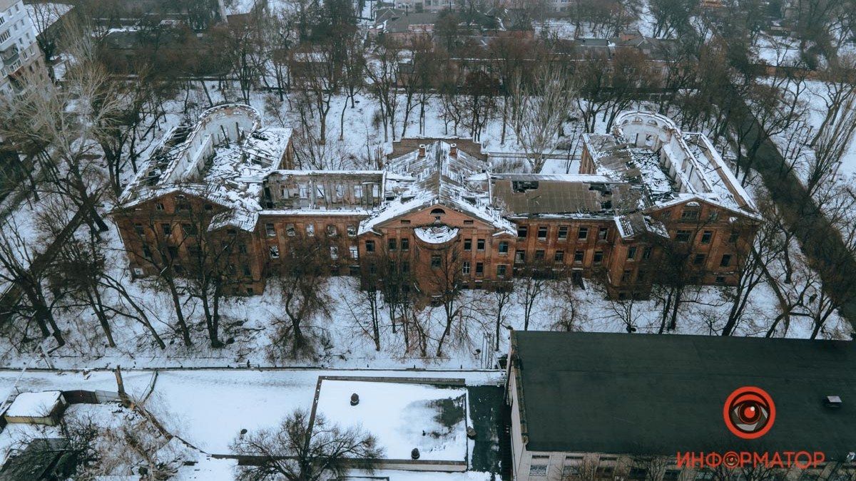 Ветхий и брошенный: как в Днепре выглядит Дворец профилактики