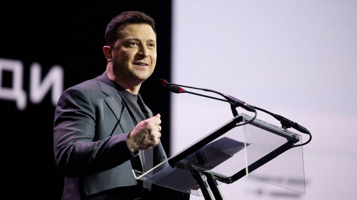 Президент Зеленский пообещал бесплатно раздать смартфоны пенсионерам