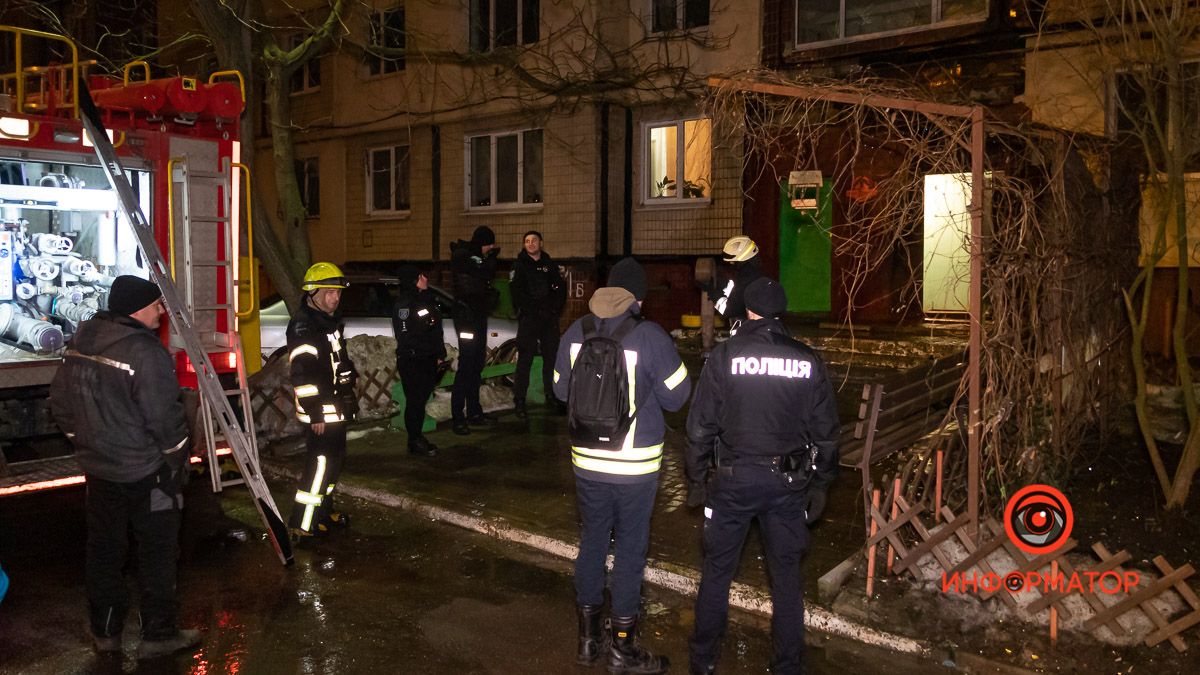 В Днепре на Тополе горела квартира в многоэтажном доме: в пожаре погибла женщина