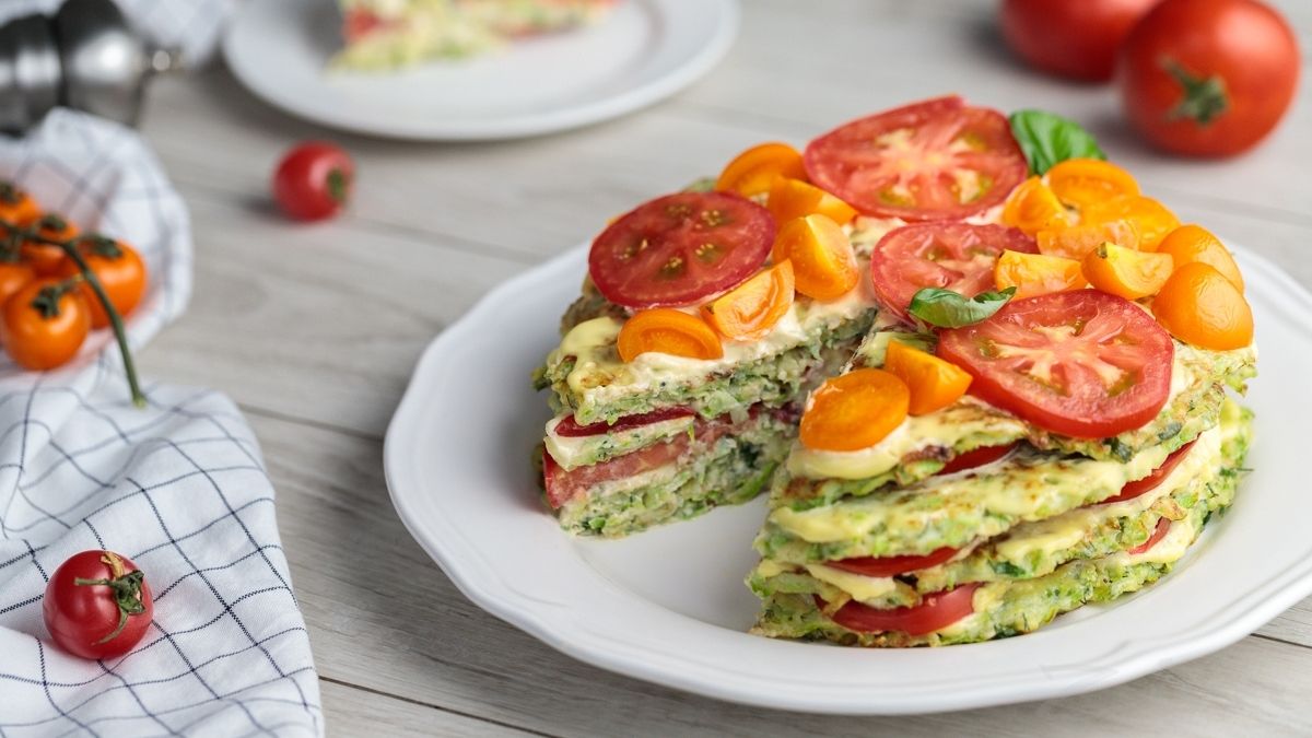 Простые и вкусные рецепты: закусочный торт из кабачков