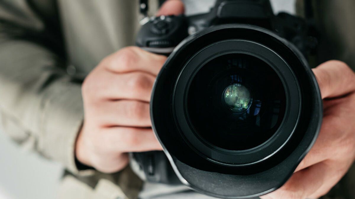 В Днепре тренер по акробатике фотографировал своих воспитанниц в нижнем белье