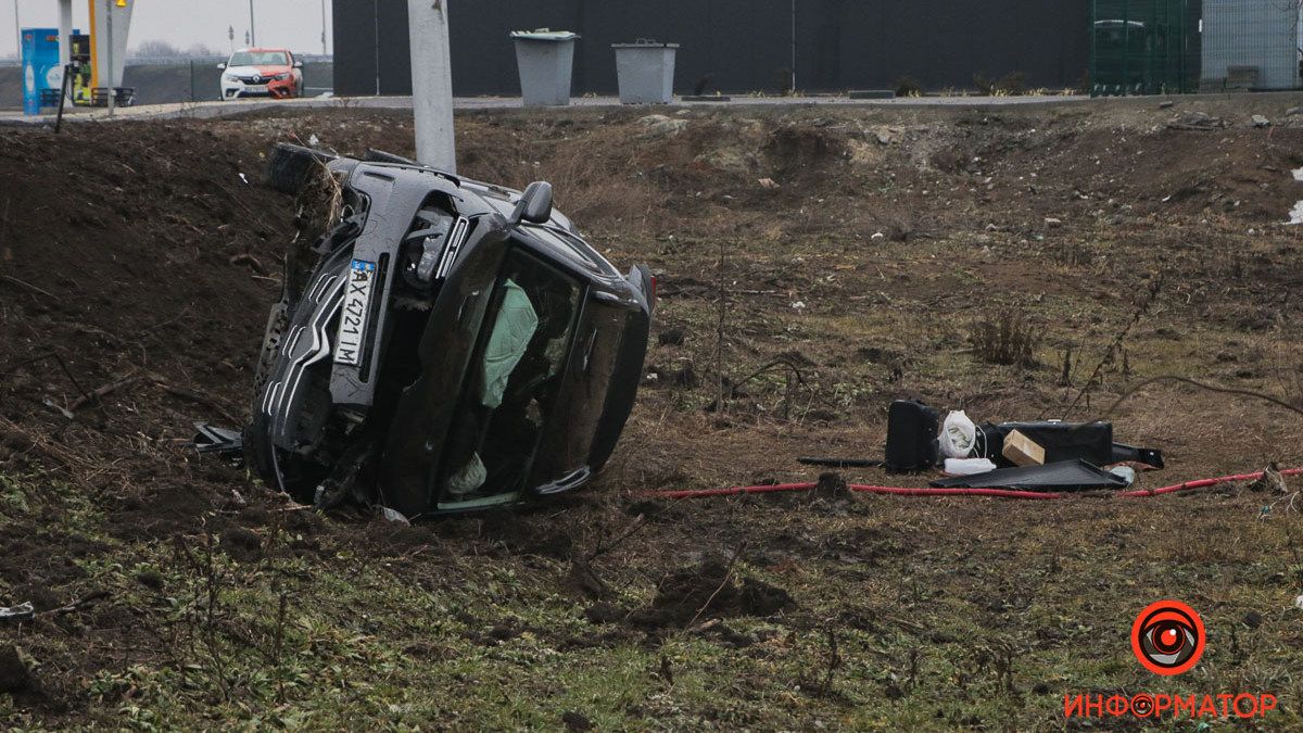 В Подгородном Citroen слетел в кювет и перевернулся: пострадала женщина