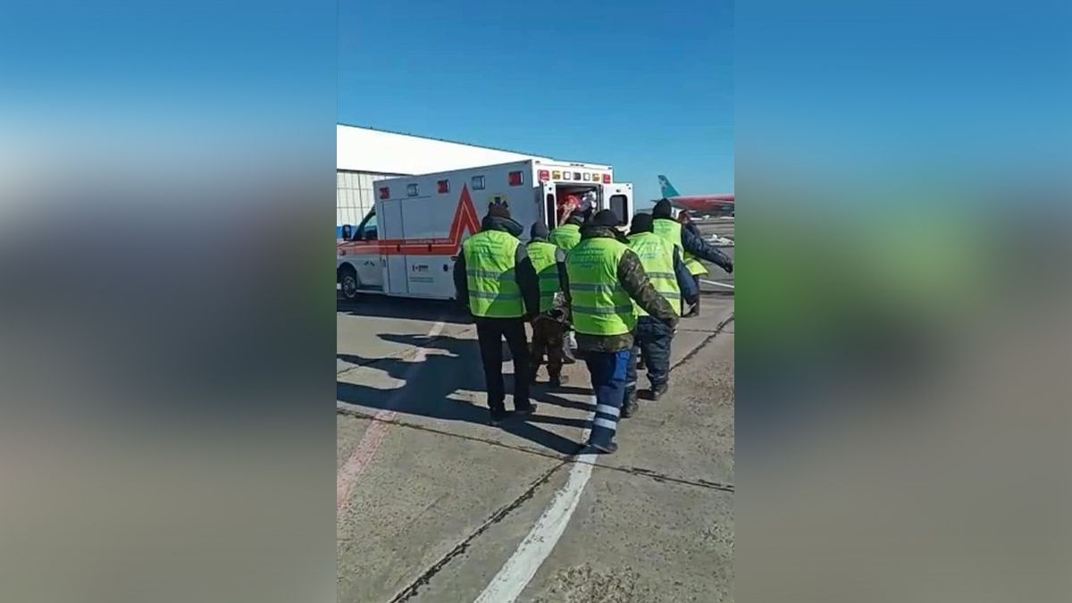 В Днепр на вертолете доставили раненого бойца