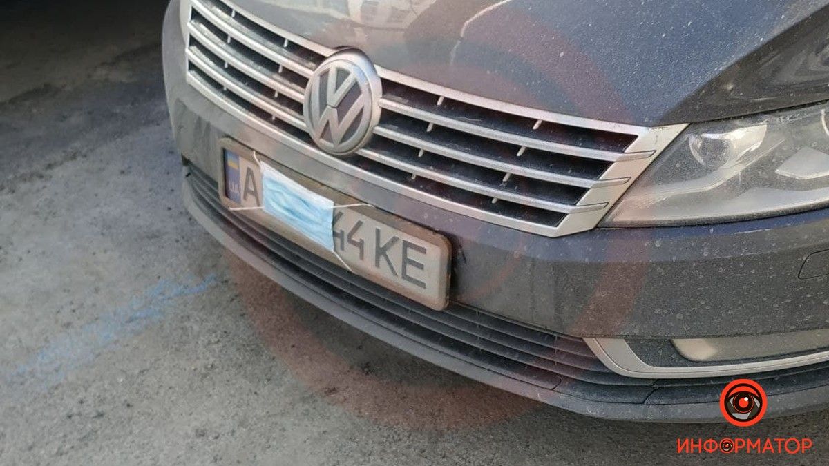 Машинка, не болей: в Днепре водитель защитил свою машину от коронавируса и штрафа