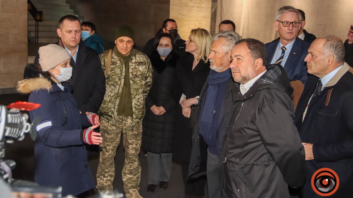 Члены наблюдательного совета Ялтинской Европейской Стратегии посетили музей АТО в Днепре