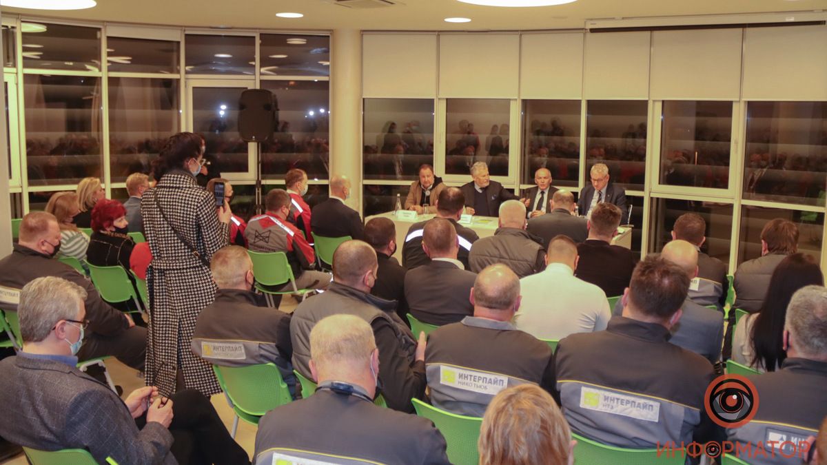 В Днепре члены наблюдательного совета YES провели откровенный разговор с металлургами «Интерпайп Стали»