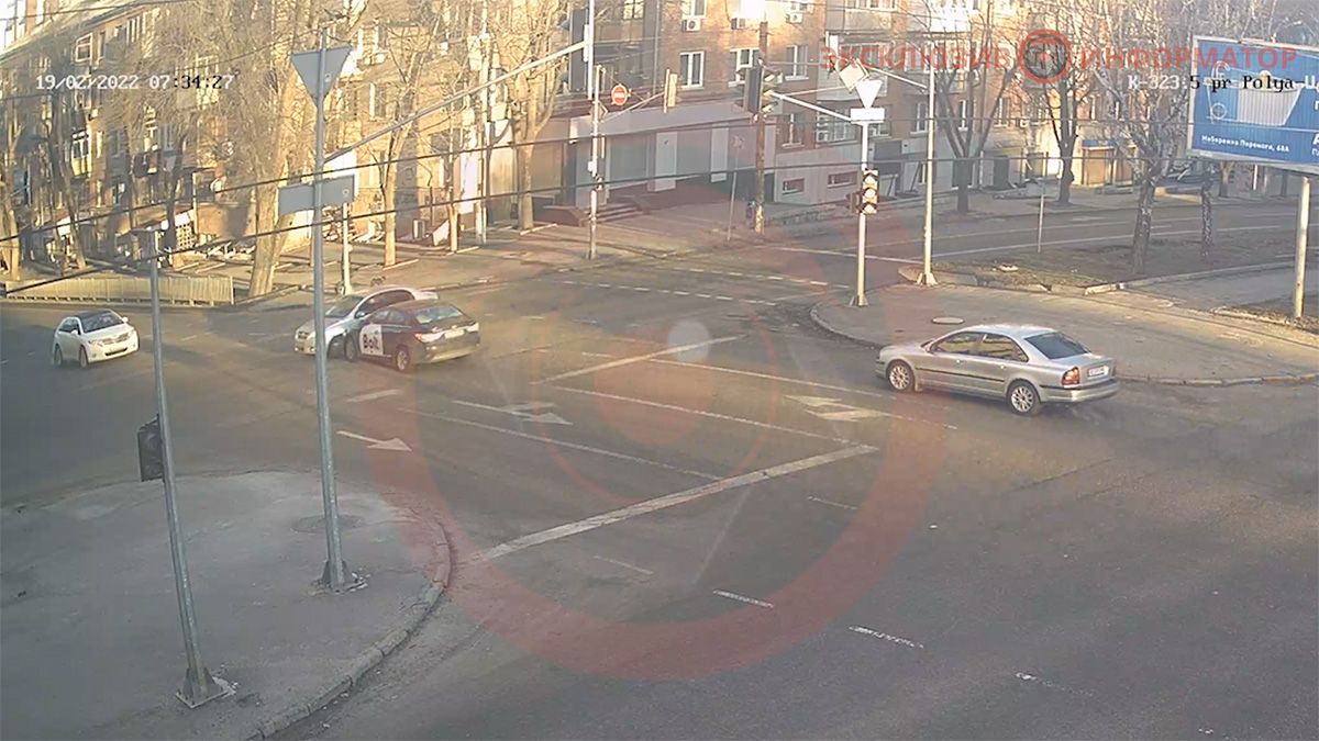 В Днепре на Поля столкнулся Hyundai службы Bolt и Chevrolet: видео момента