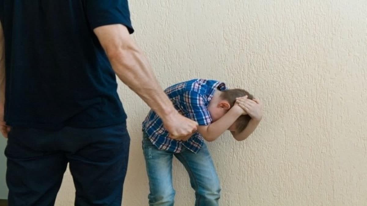 В Днепре мужчина ударил чужого ребенка в живот