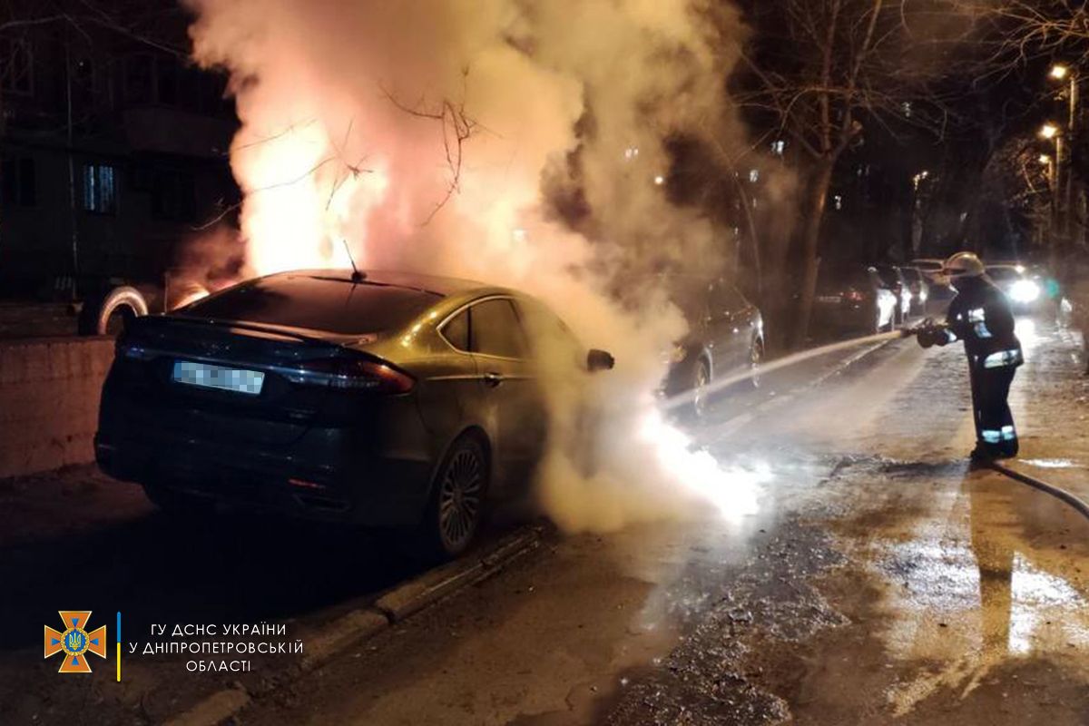 В Днепре на Поля горел Ford