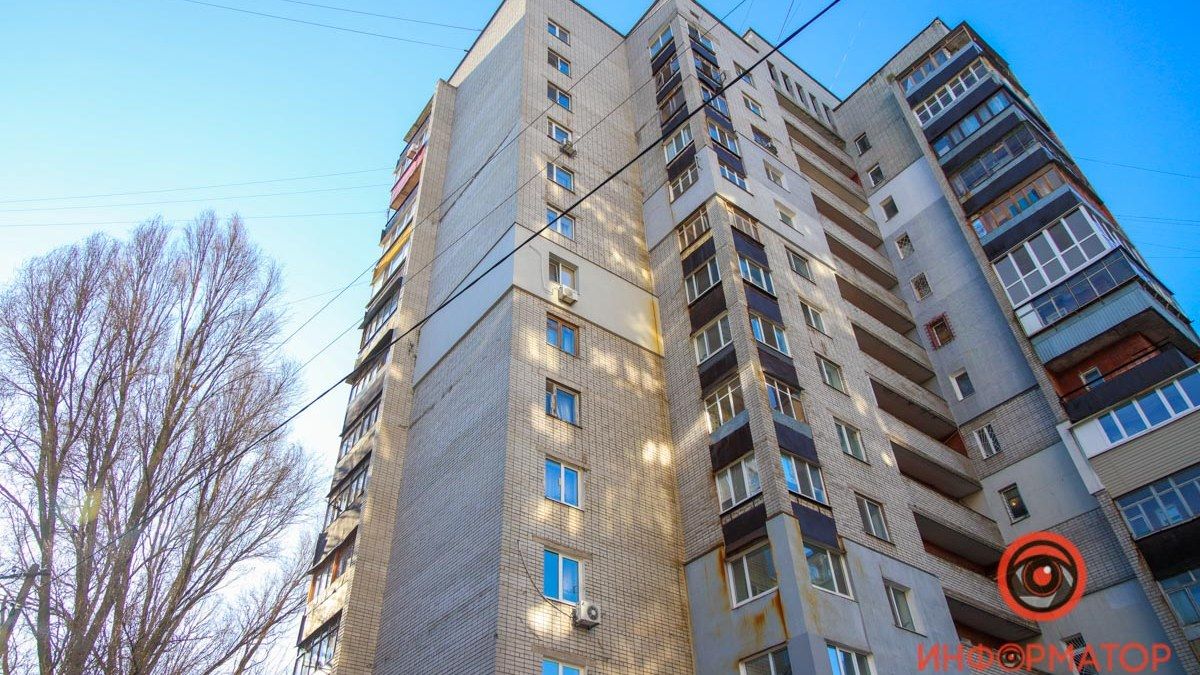 В Днепре на улице Паникахи женщина выпала из окна квартиры