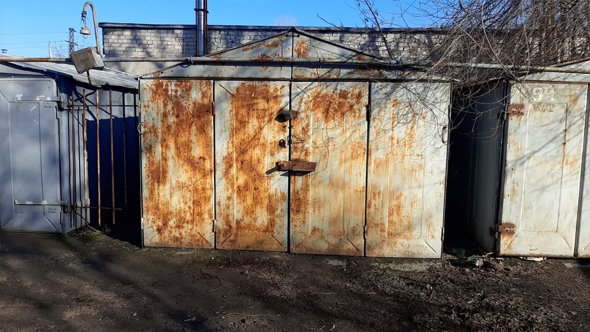 В Днепре на Осенней при демонтаже гаража нашли РПГ, гранаты и другое оружие