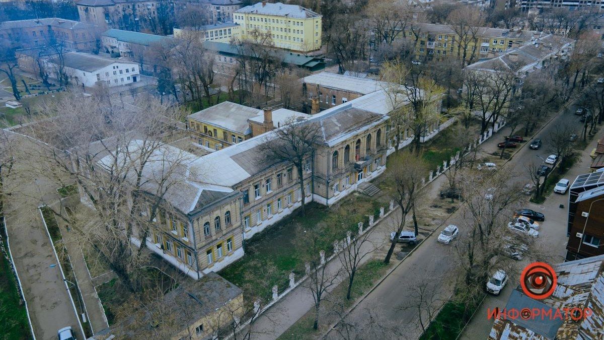 В центре Днепра полиция и военные останавливают машины: в чем причина