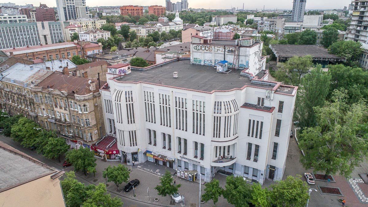 Днепропетровская филармония будет использовать гардеробное помещение в качестве бомбоубежища