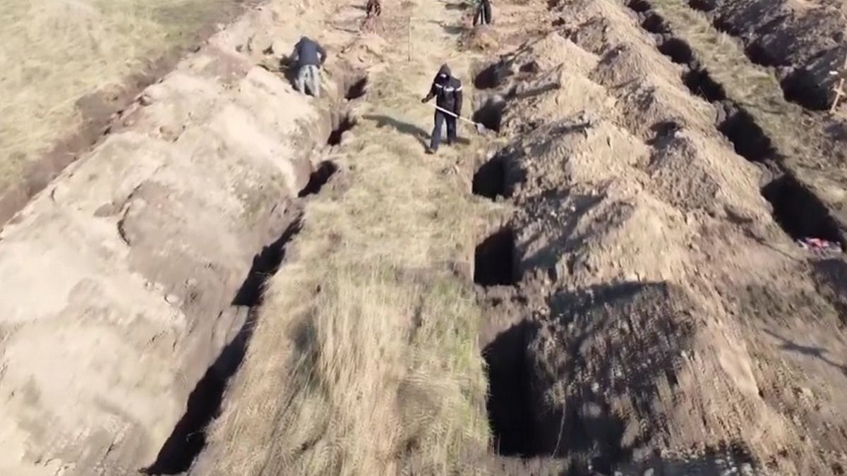 «Теперь точно известно, кому они пригодятся», - мэр Днепра Филатов о ранее выкопанных могилах