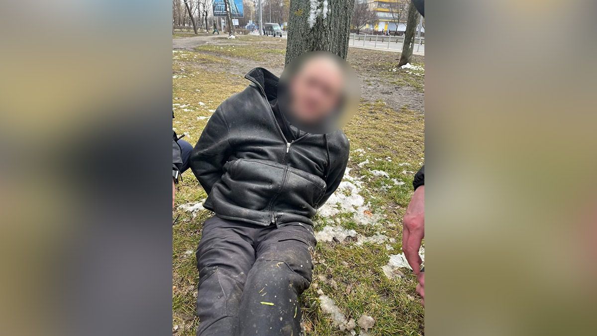 В Днепре в комендантский час мужчина украл из аптеки средства для потенции и витамины